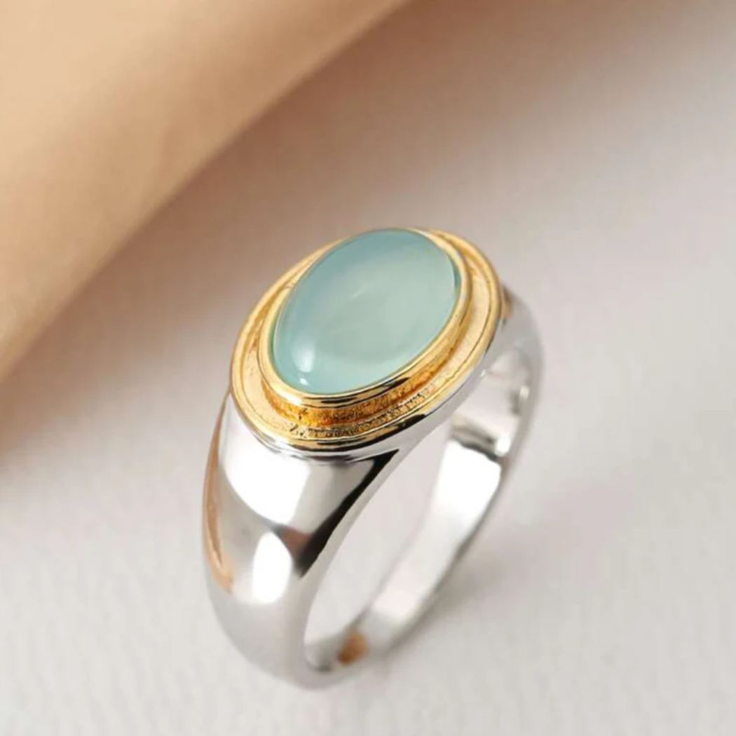 VINTAGE MOONSTONE RING