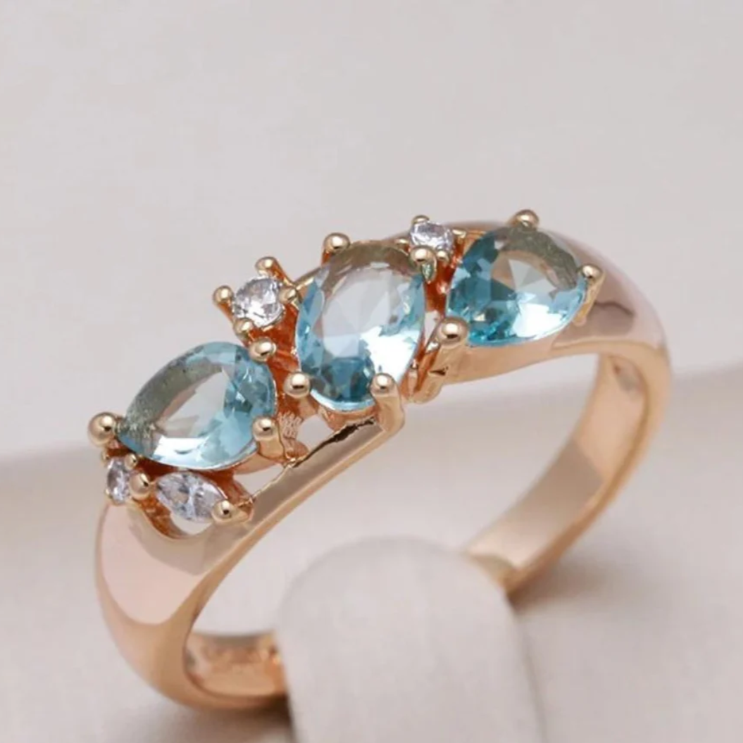 ELEGANT BLUE VINTAGE ZIRCONIA RING IN GOLD