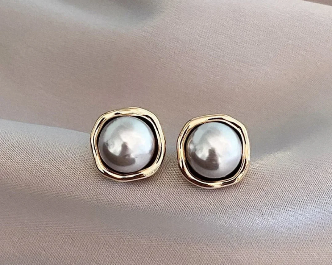 ELEGANT BLACK PEARL EARRINGS