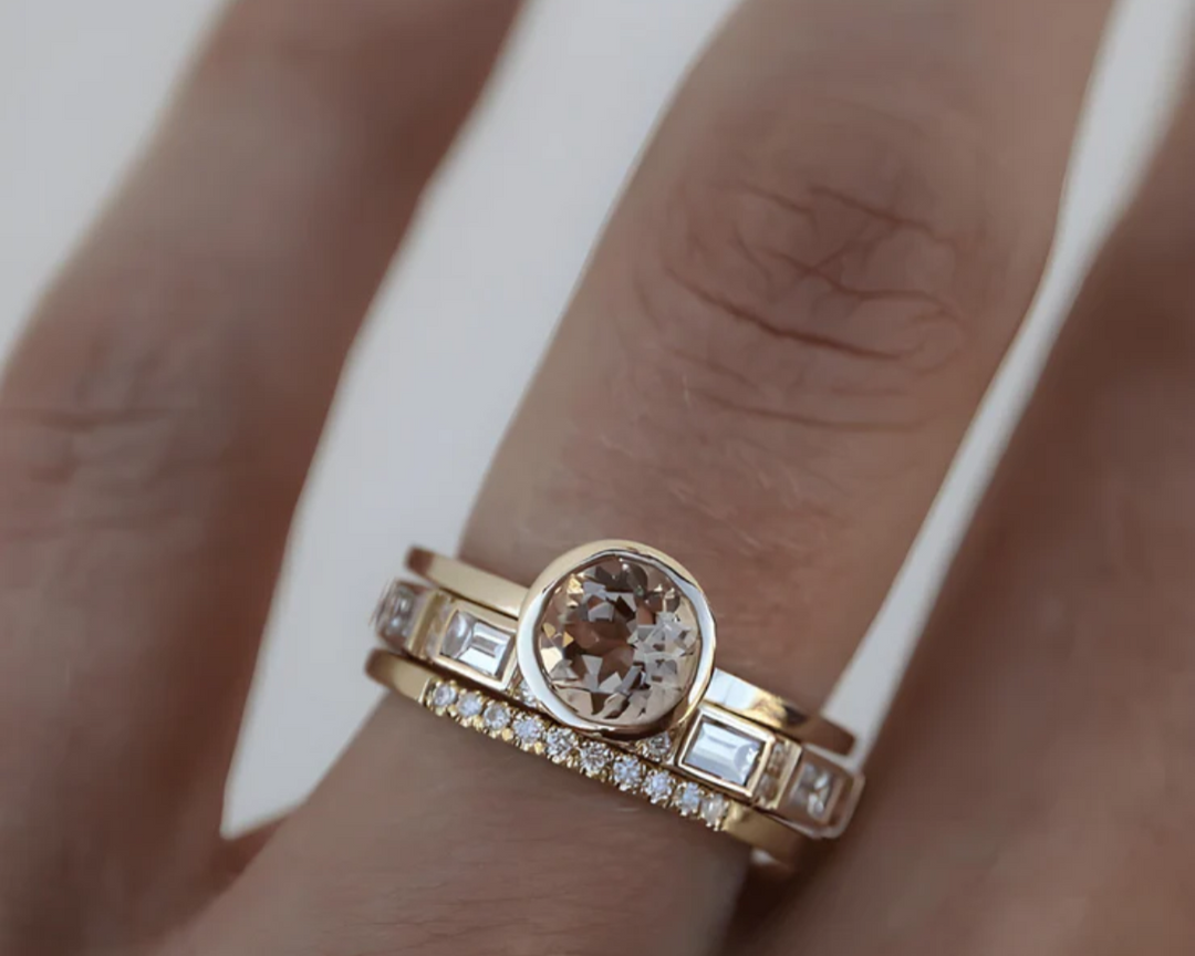 ELEGANT INLAID CRYSTAL GOLD RING