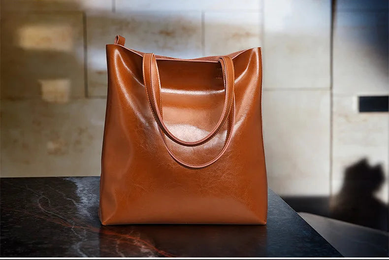 diana | classic tote bag in leather look