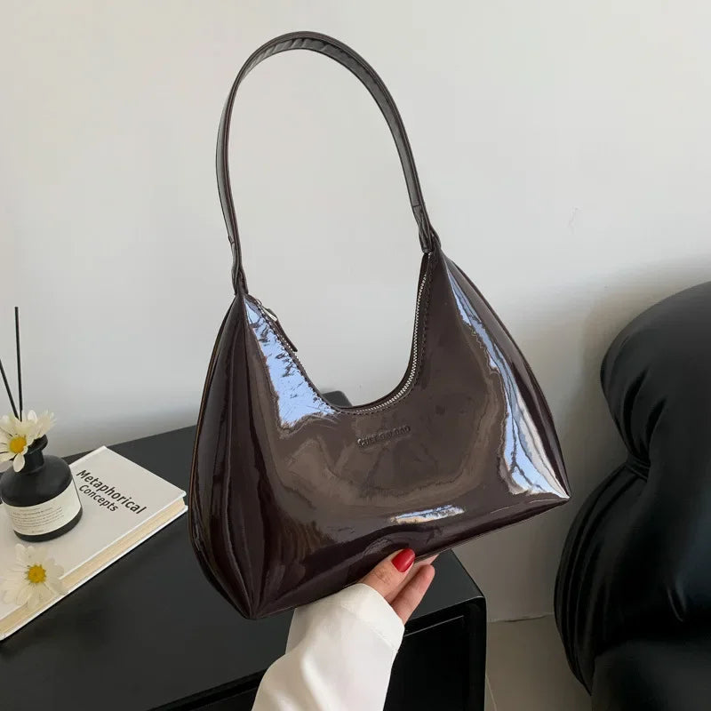 vera | glossy burgundy shoulder bag in patent look