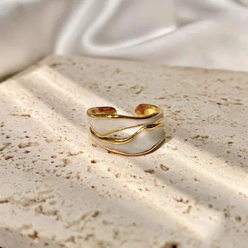 Luna Flow Ring