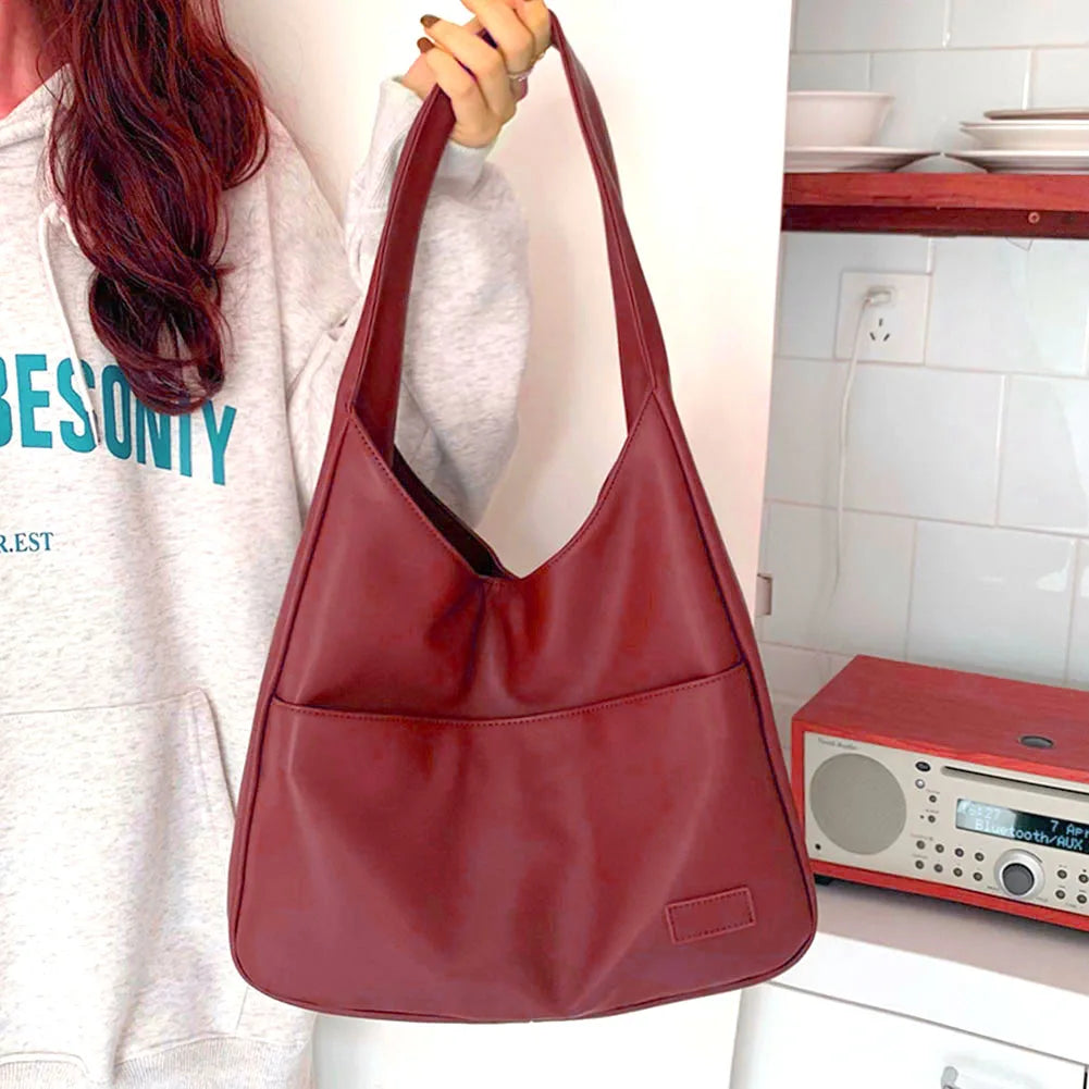 liv | relaxed hobo bag in leather look