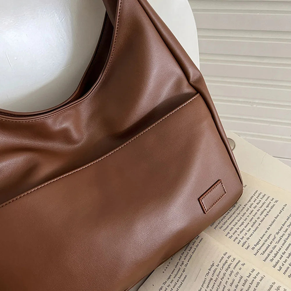 liv | relaxed hobo bag in leather look