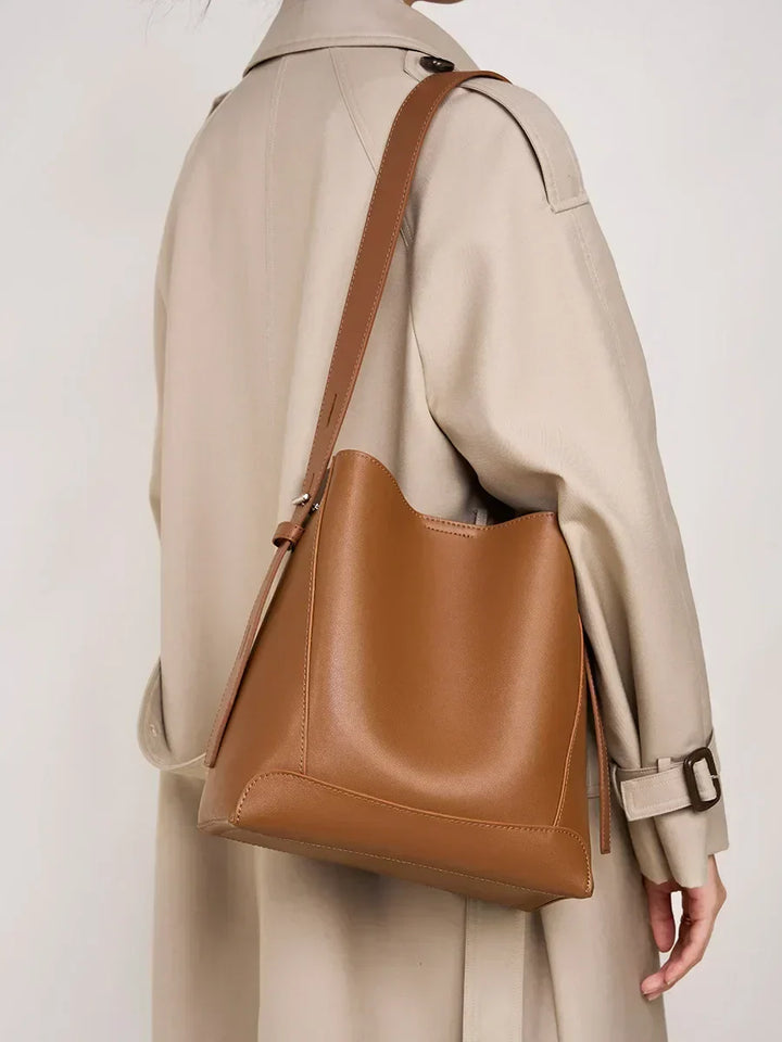 tine |  elegant sand-colored shoulder bag with belt handle