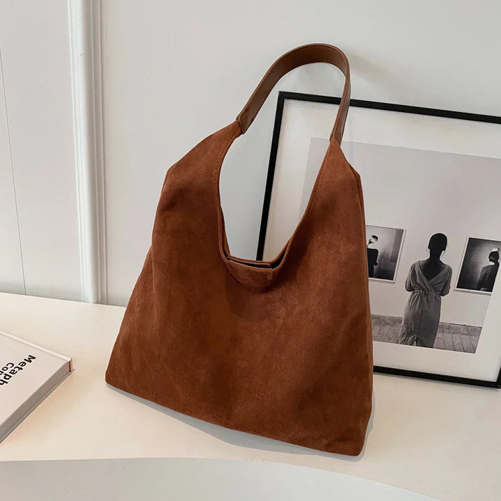 liv | relaxed hobo bag in leather look
