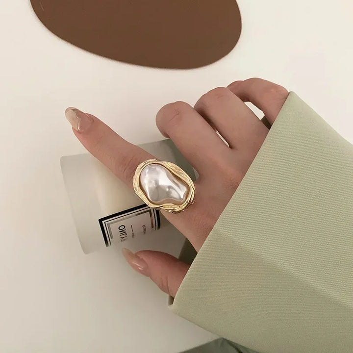 Luna Flow Ring