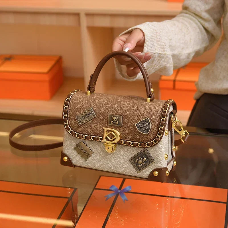 zelda | retro shoulder bag with monogram and gold details