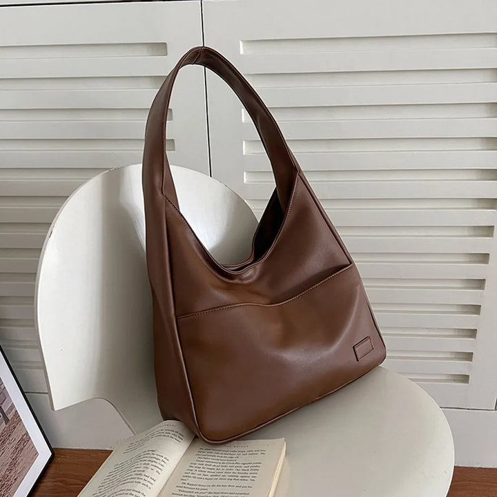 liv | relaxed hobo bag in leather look