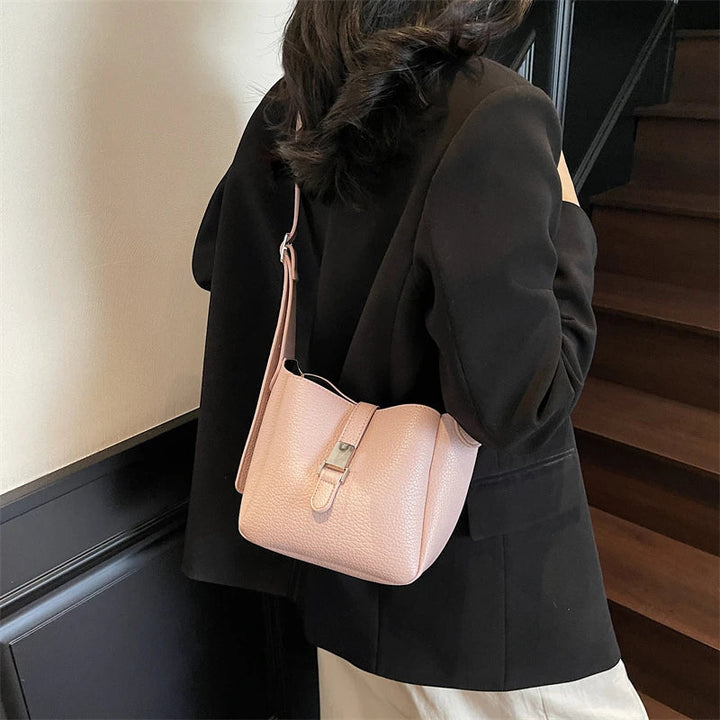 iris | modern bucket bag in leather look
