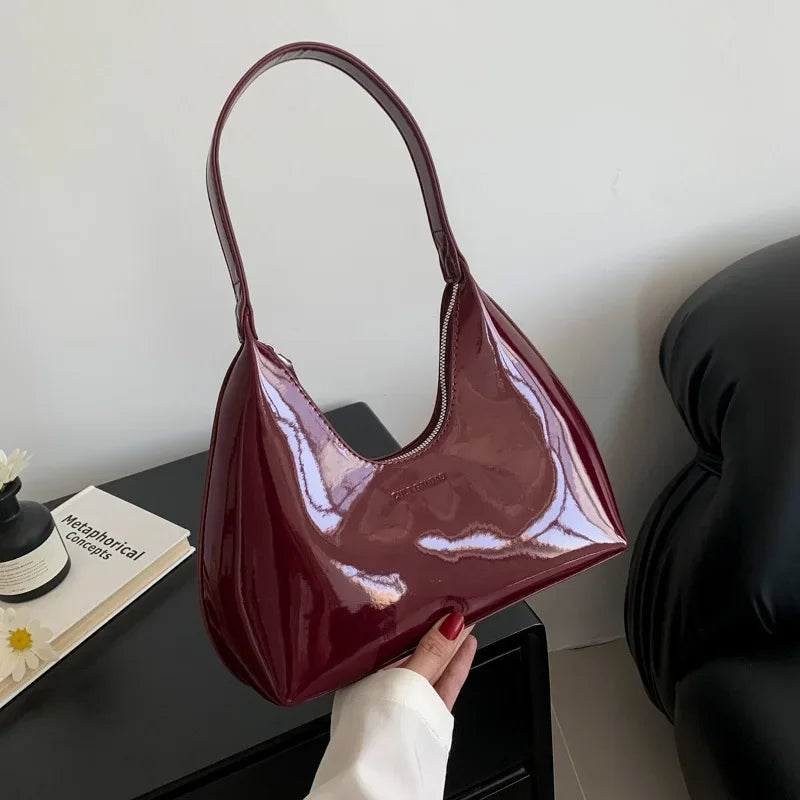 vera | glossy burgundy shoulder bag in patent look