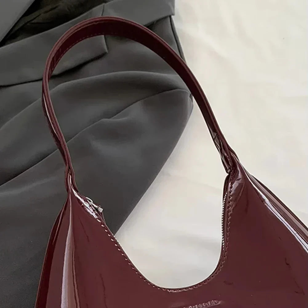 vera | glossy burgundy shoulder bag in patent look