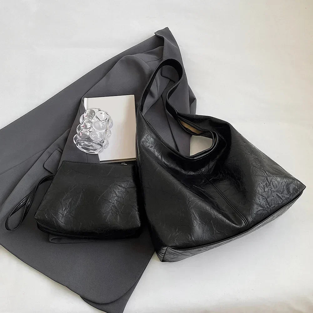 liv | relaxed hobo bag in leather look