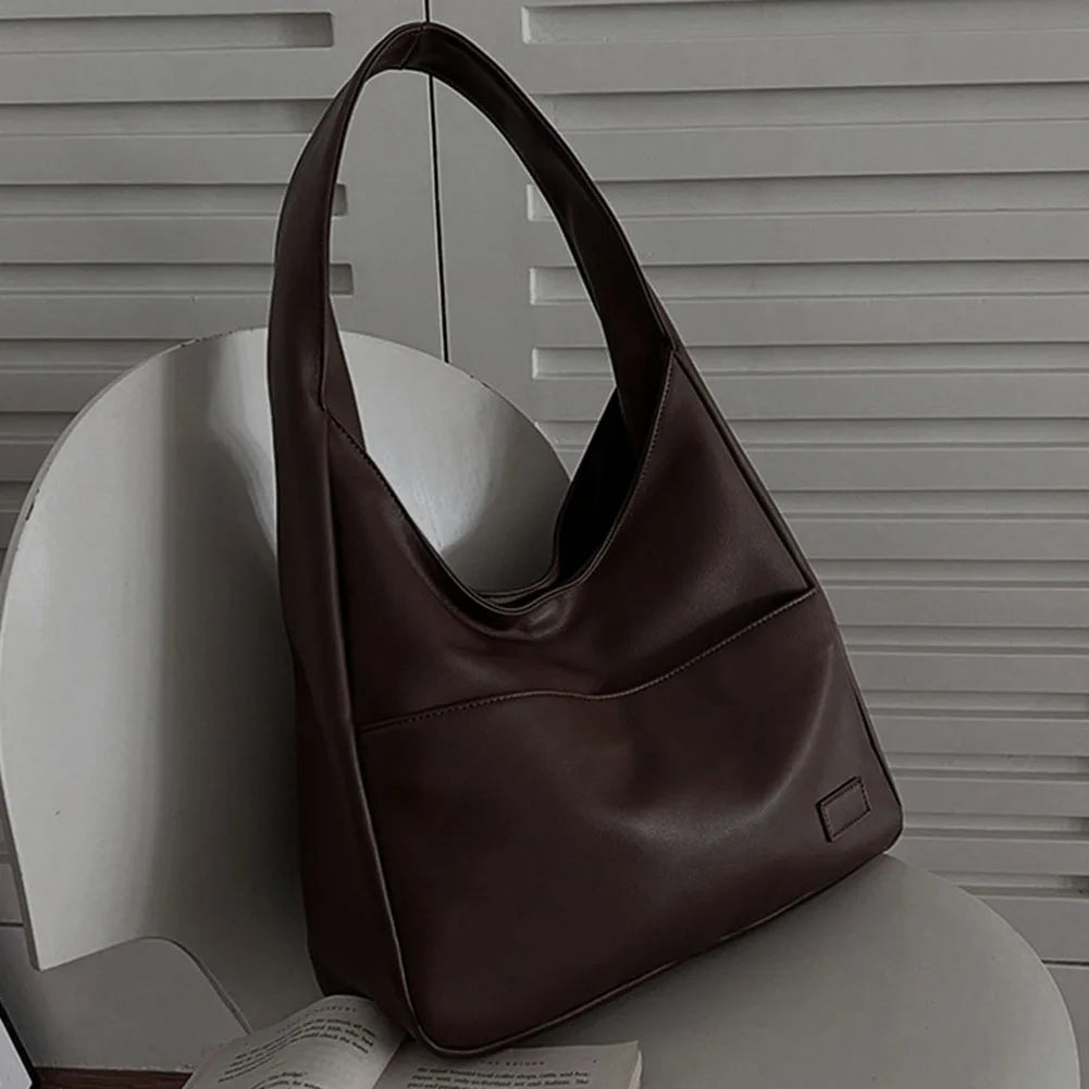 liv | relaxed hobo bag in leather look