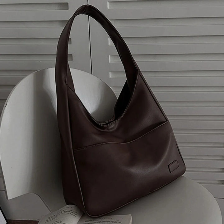liv | relaxed hobo bag in leather look