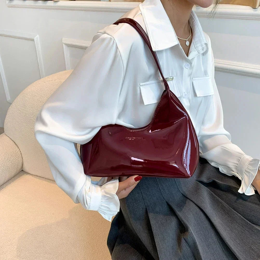 vera | glossy burgundy shoulder bag in patent look