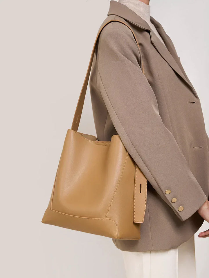 tine |  elegant sand-colored shoulder bag with belt handle