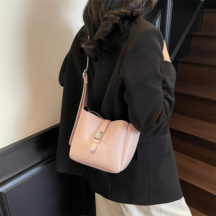 iris | modern bucket bag in leather look