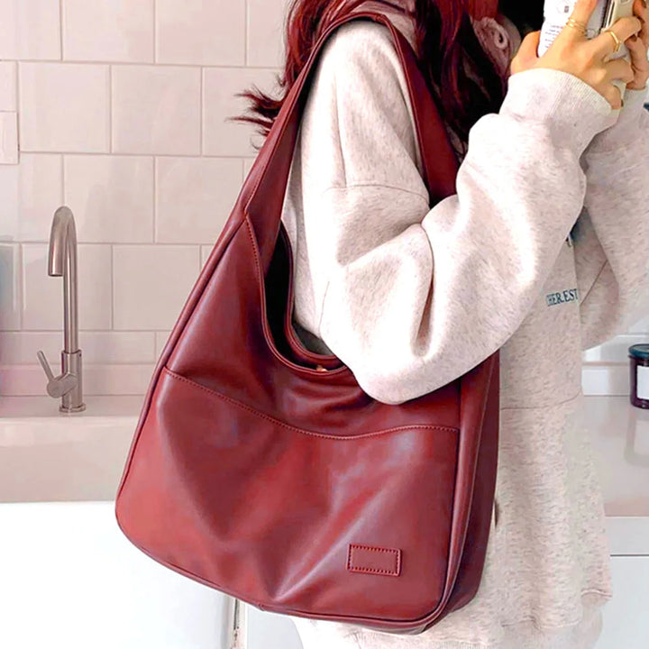 liv | relaxed hobo bag in leather look