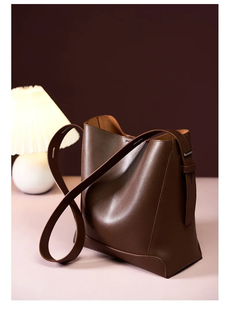 tine |  elegant sand-colored shoulder bag with belt handle