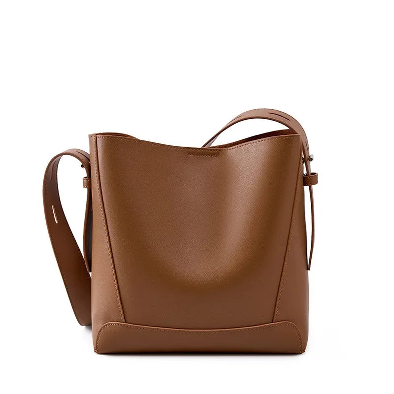 tine |  elegant sand-colored shoulder bag with belt handle