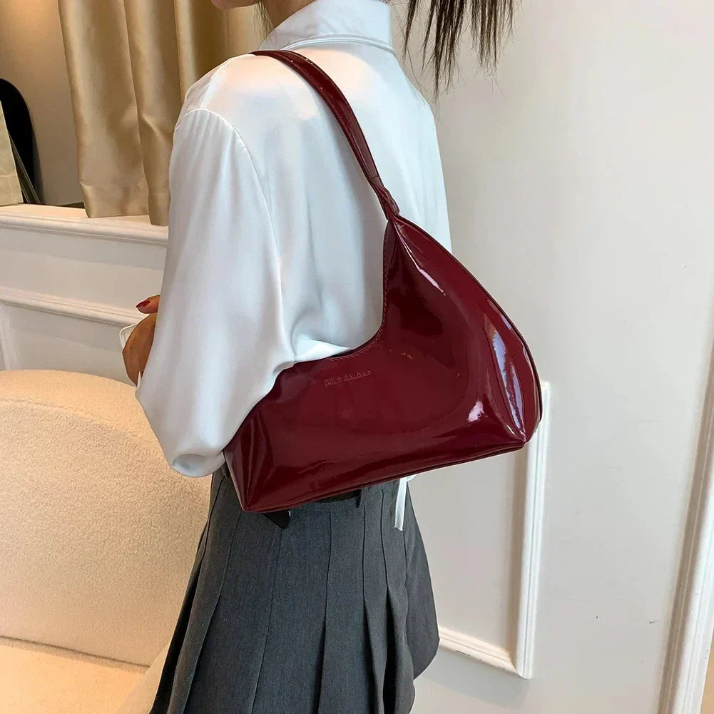 vera | glossy burgundy shoulder bag in patent look