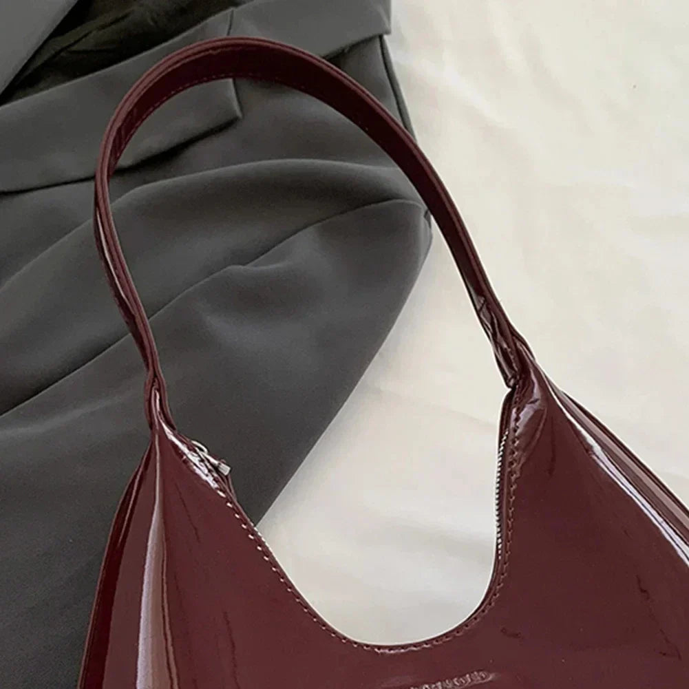 vera | glossy burgundy shoulder bag in patent look