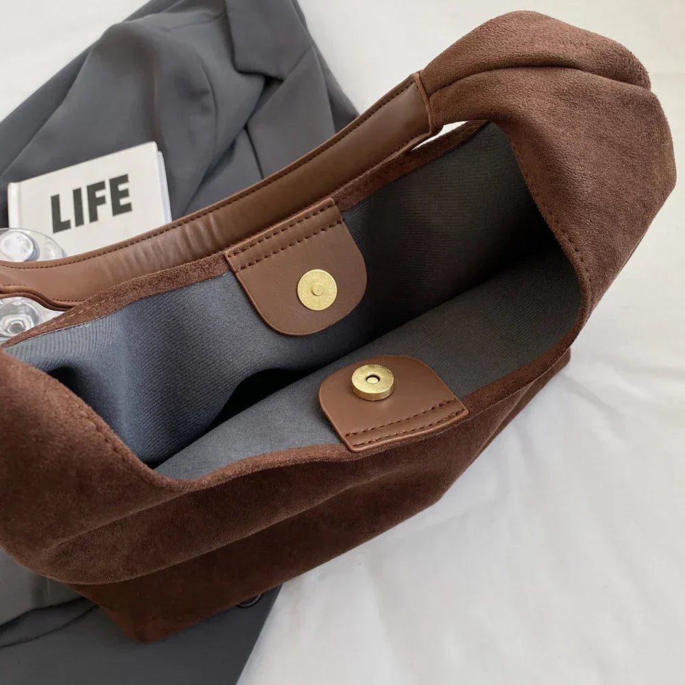freja | soft shoulder bag in suede style