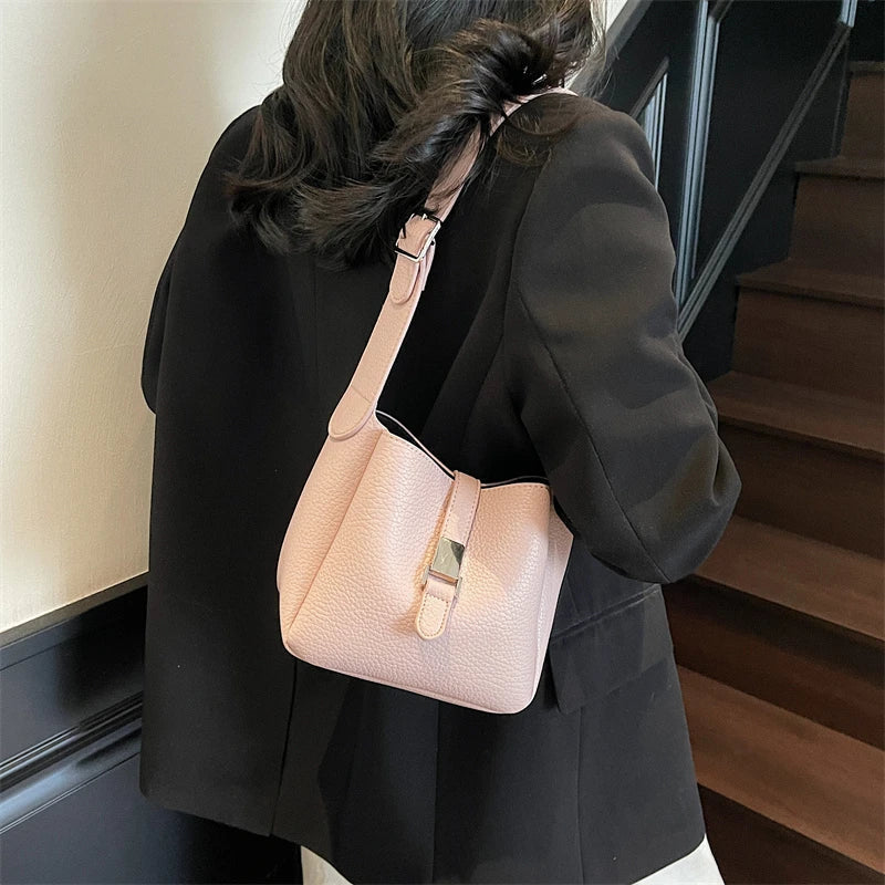 iris | modern bucket bag in leather look