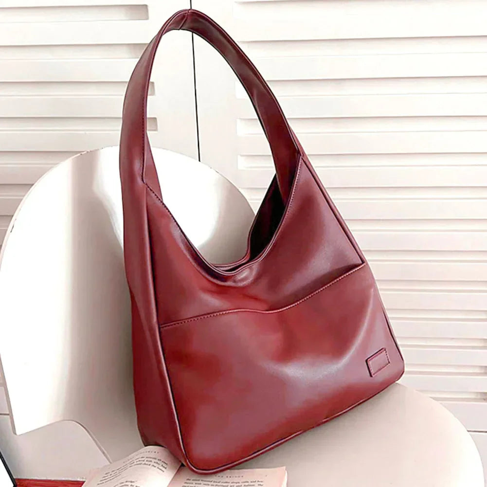 liv | relaxed hobo bag in leather look
