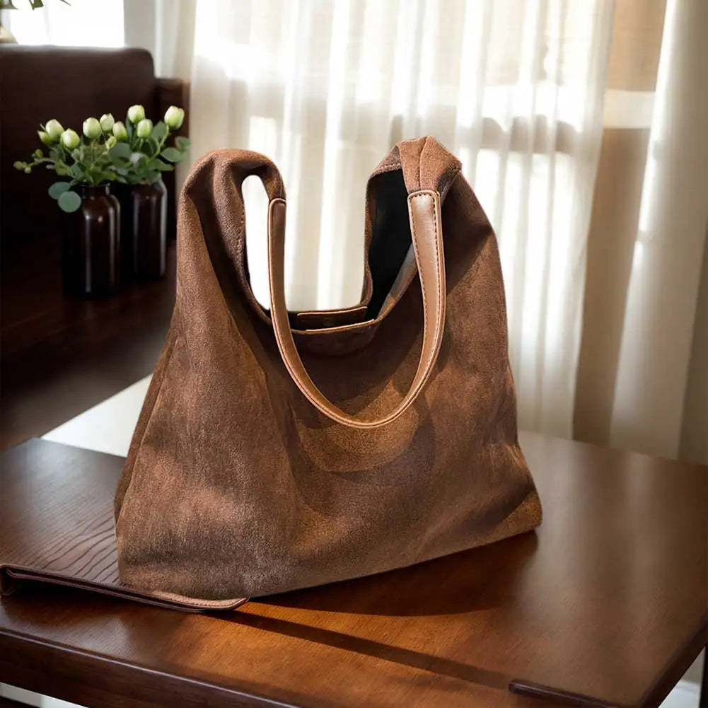liv | relaxed hobo bag in leather look
