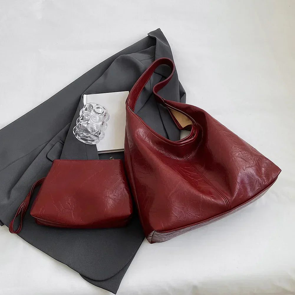 liv | relaxed hobo bag in leather look