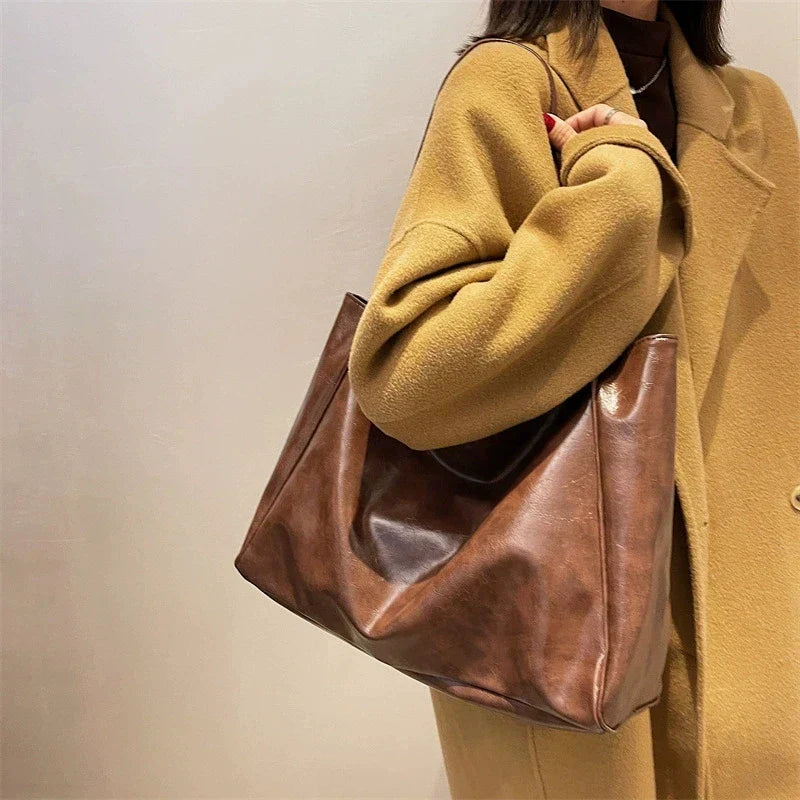 lisa | spacious brown tote bag in faux leather