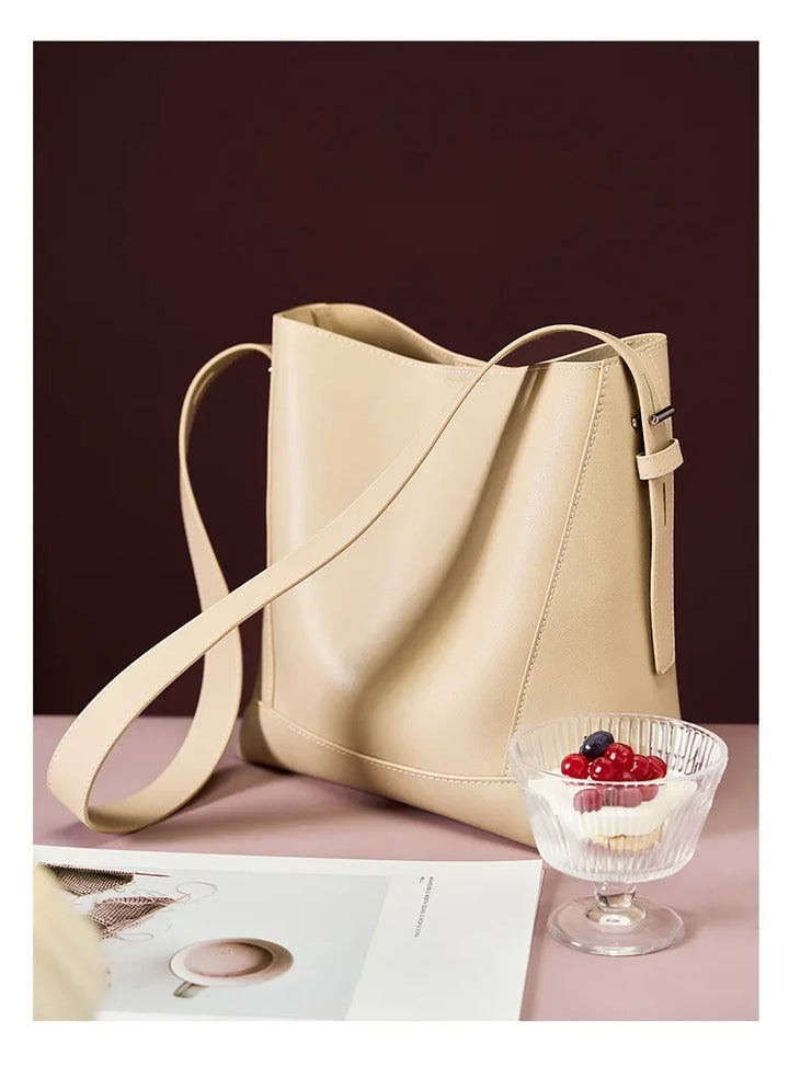 tine |  elegant sand-colored shoulder bag with belt handle