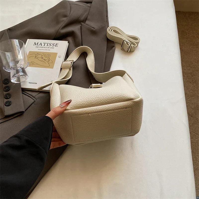 iris | modern bucket bag in leather look