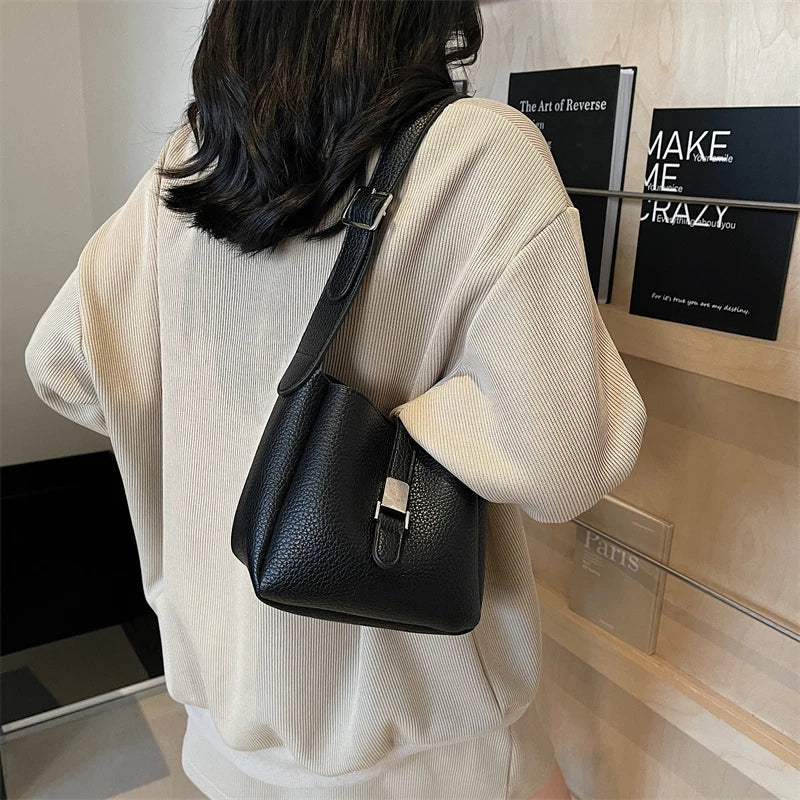 iris | modern bucket bag in leather look