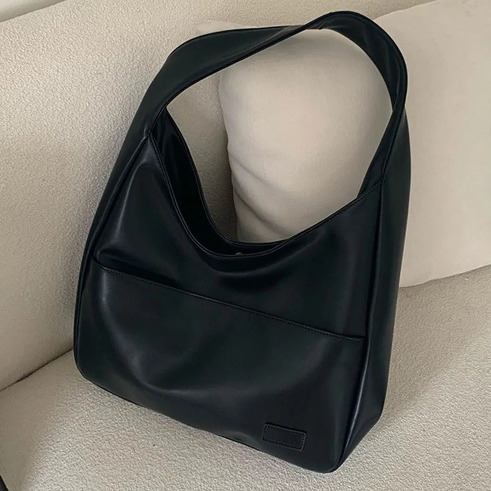 liv | relaxed hobo bag in leather look