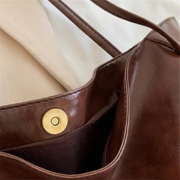 lisa | spacious brown tote bag in faux leather