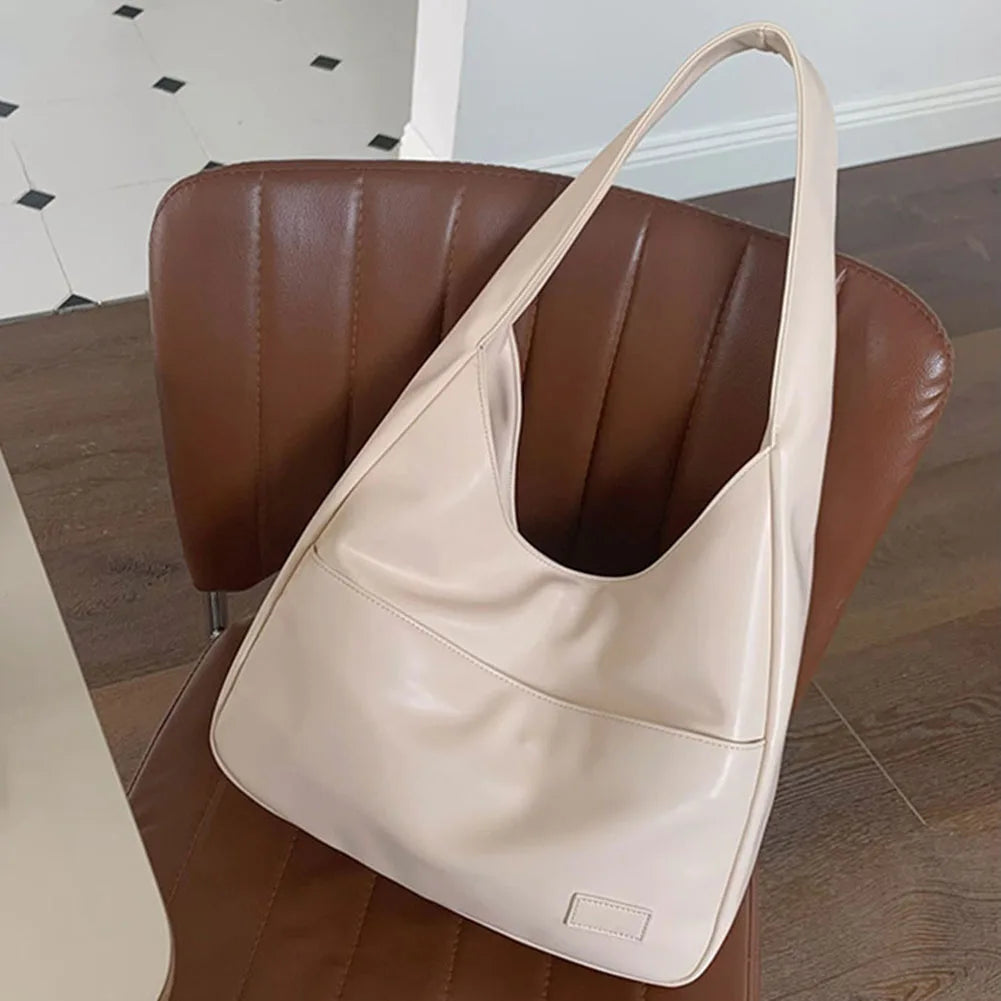 liv | relaxed hobo bag in leather look