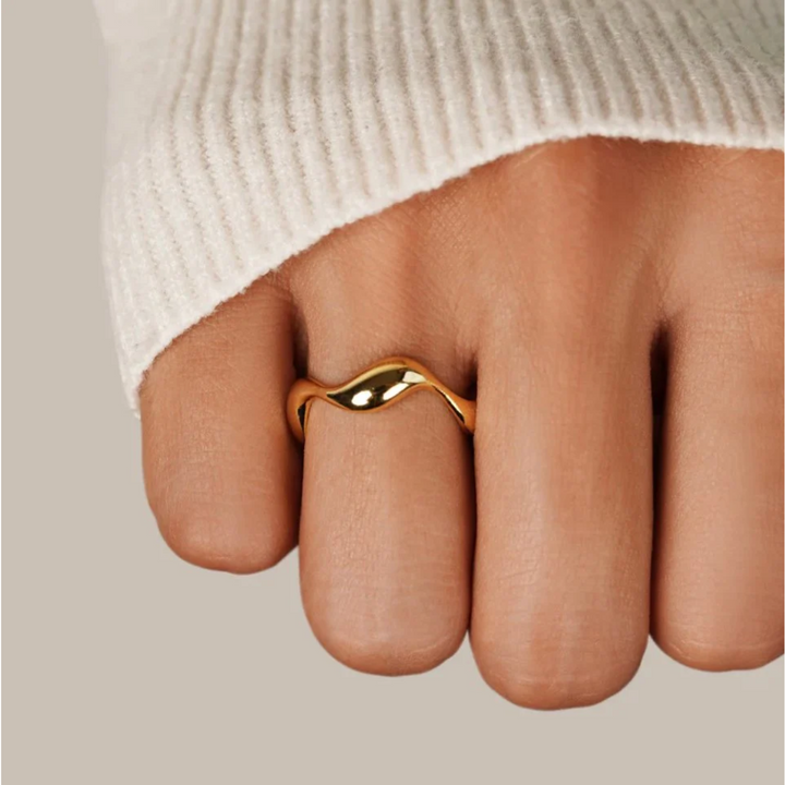 ELEGANT WAVE RING